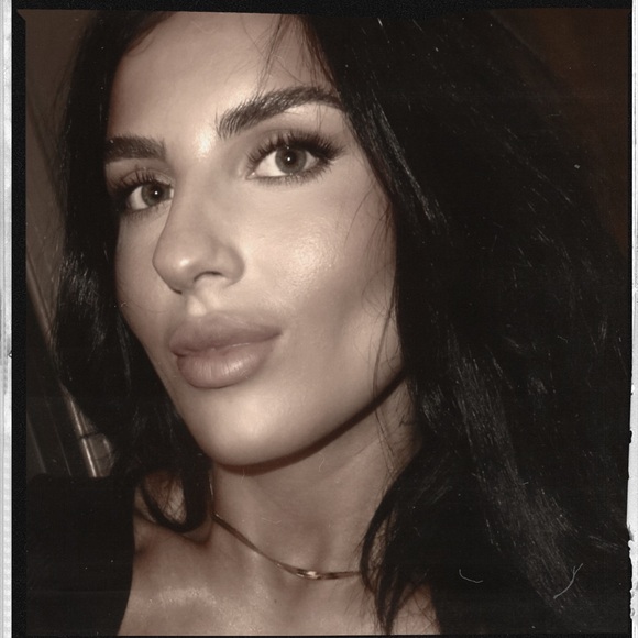 Meet your Posher, Ava - Picture 1 of 1